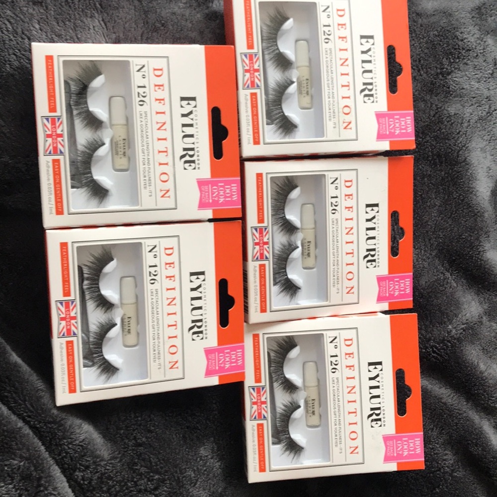 Eylure Lashes in #126